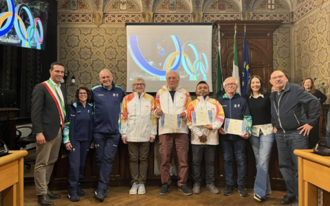 Rho celebra l’impegno di volontari, tedofori e forze dell’ordine durante i Giochi