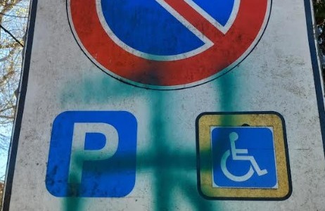 Barbaiana imbrattata con svastiche: avviate le indagini