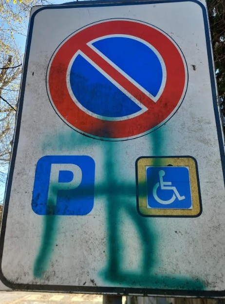 Barbaiana imbrattata con svastiche: avviate le indagini