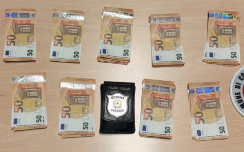 Evaso dai domiciliari con 8000 euro in banconote false, arrestato dalla Polizia Locale
