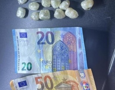 Fuga da un controllo: investe un carabiniere con l’auto e trasporta cocaina