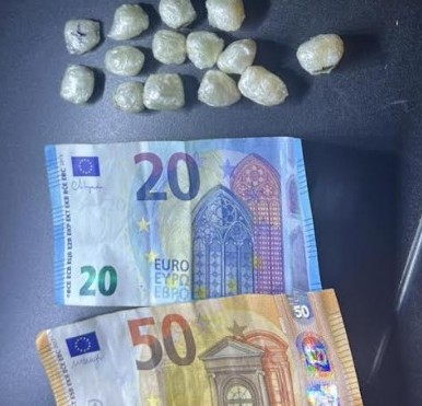 Fuga da un controllo: investe un carabiniere con l’auto e trasporta cocaina