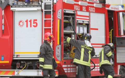 Incendio di un box a San Pietro all’Olmo, intervento dei Vigili del fuoco