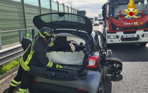 Incidente tra un veicolo elettrico e un mezzo pesante sull’autostrada A9