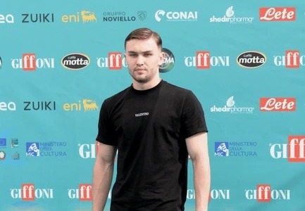 Artem Tkachuk, l’attore di Mare Fuori, arrestato per danneggiamento