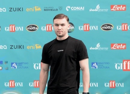 Artem Tkachuk, l’attore di Mare Fuori, arrestato per danneggiamento
