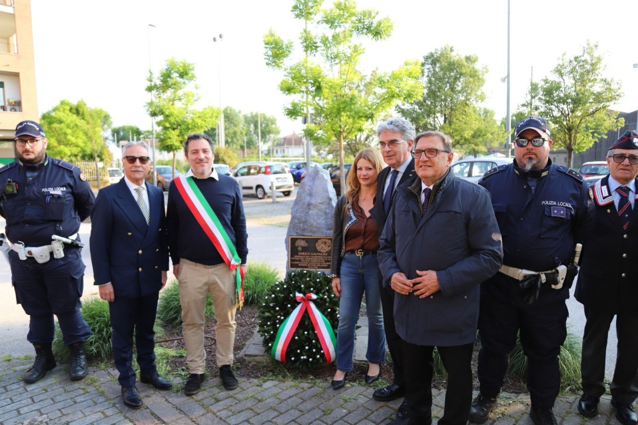 La fanfara dei Carabinieri rende omaggio a Galvaligi a Settimo Milanese