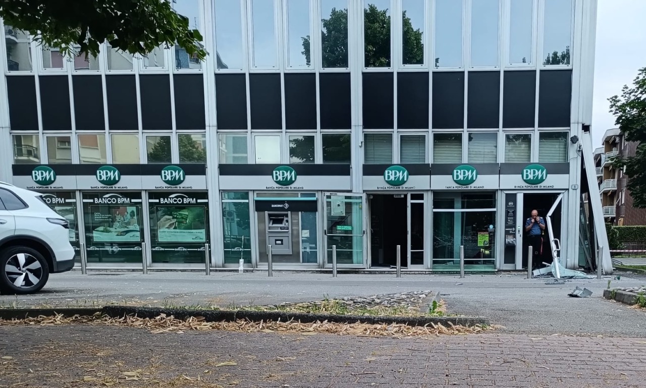 Ancora un attacco esplosivo al bancomat della BPM di Arese