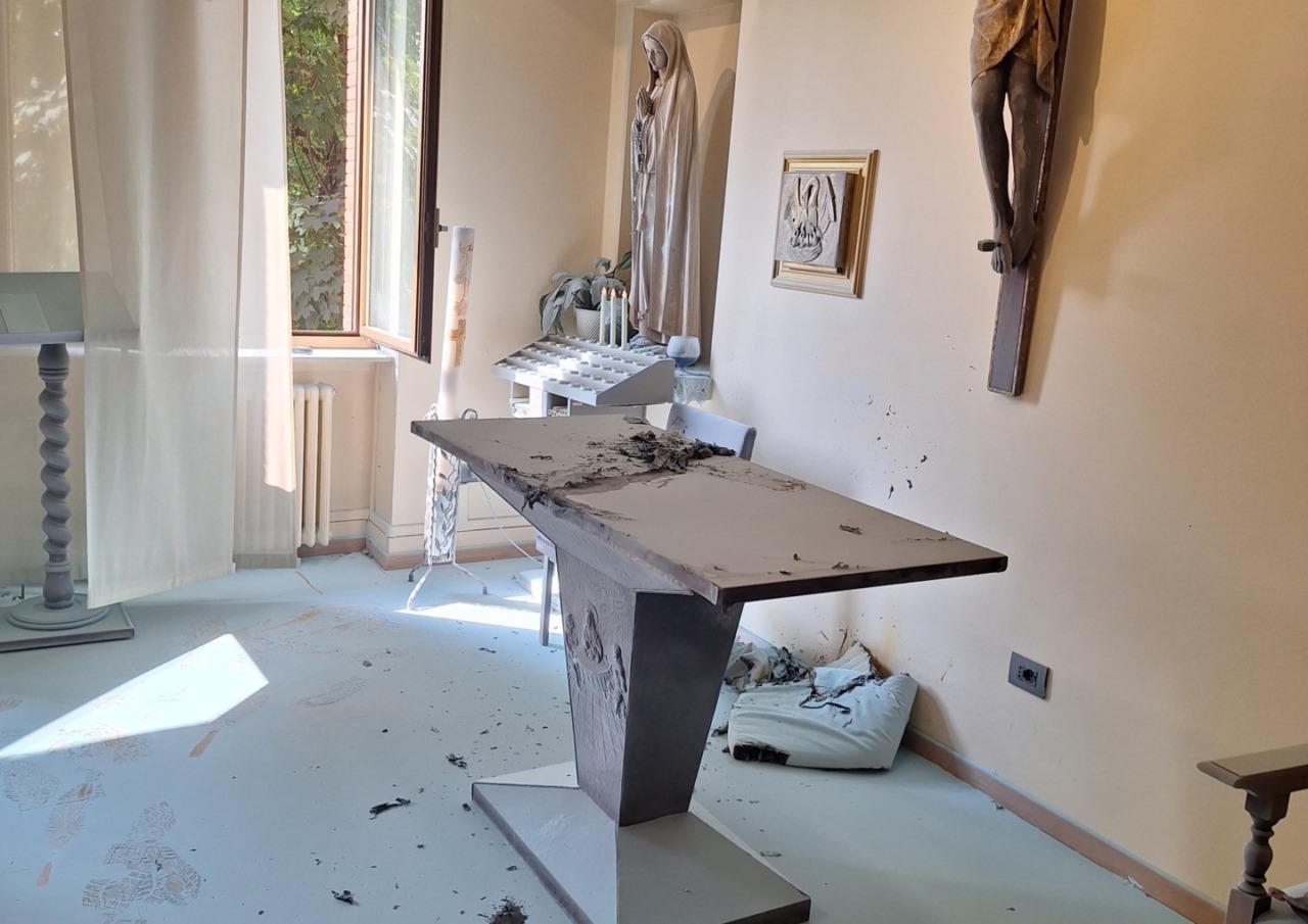 Arrestato l’uomo che ha incendiato la chiesina dell’ospedale di Passirana di Rho