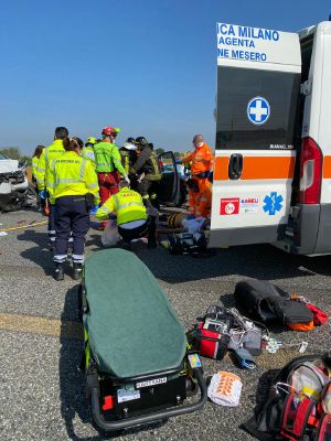 Due motociclisti feriti gravemente in un incidente sull’A4