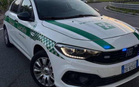 Furgone rubato e conducente senza patente: denunciato un giovane egiziano