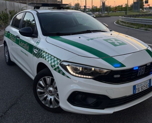 Furgone rubato e conducente senza patente: denunciato un giovane egiziano