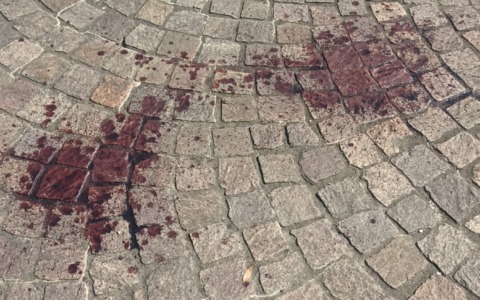 Lite in stazione: un 42enne colpito alla gola
