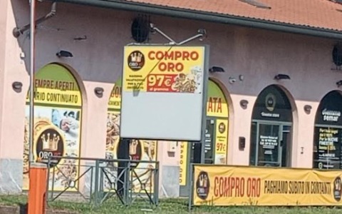 Tre uomini armati tentano di rapinare un Compro Oro a Pogliano Milanese